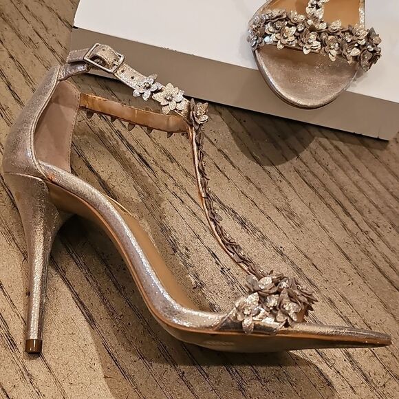 Elegant Gold T Strap Floral Heels Size 7 INC - Picture 6 of 16